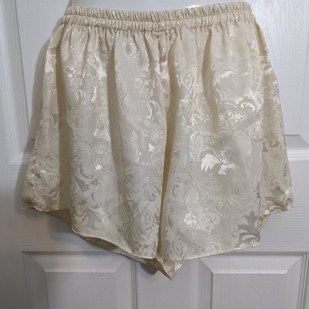 Victoria's Secret Vintage Gold Tag Ivory Floral Embossed Sleep Shorts - size M